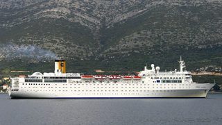 Круизният кораб "Коста <span class="highlight">Алегра</span>" е взет на буксир