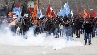 Турция разпръсна със сълзотворен газ протестиращи срещу скандално съдебно решение