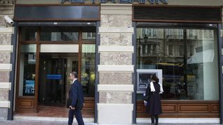 Alpha Bank ще предложи на акционерите си да отхвърлят сливането с <span class="highlight">Eurobank</span>