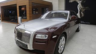 Шофьорите на автобуси в Китай се обучават да пазят скъпите автомобили