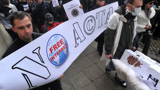 Евродепутати се надяват споразумението ACTA да бъде отхвърлено до лятото