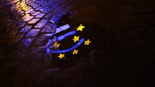 Финансовите министри от еврозоната обсъждат увеличаването на парите във фонда за еврото