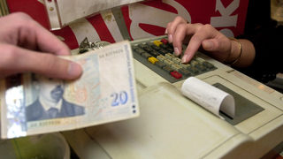 Потребители настояват касовите апарати да се свързват с НАП чрез интернет вместо през мобилните оператори