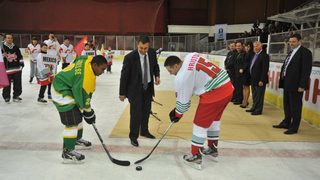Българските хокеисти победиха с 4:1 Южна Африка