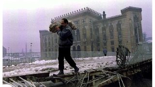 Две десетилетия след войната се води нова битка за спасяването на Босна