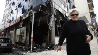 Малка бомба избухна до сграда на гръцкото министерство за административна реформа