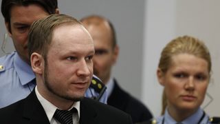 Брейвик си взел "творчески отпуск", за да планира самоубийствена акция