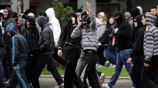 Кой би имал полза от война в Македония