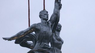 "Мир. Труд. Олигарх." - 95% от руснаците работят за милиардери