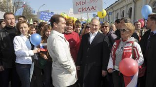 Путин и Медведев отпразнуваха 1 май в прочута московска бирария