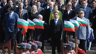 Плевнелиев: Българската армия изпълнява задачите си въпреки трудностите