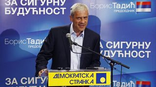Умерените националисти засега водят в изборите в Сърбия