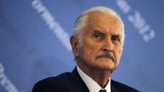 Почина големият мексикански писател Карлос Фуентес