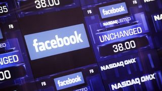 Акциите на Facebook потънаха с 12%, загубите са за $19 млрд. (обновена в 18:50)