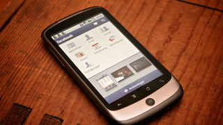 Facebook подготвя собствен смартфон пред очите на потребителите