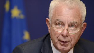 Гръцкият служебен премиер се отказа от заплатата си