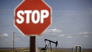 <span class="highlight">BP</span> продава дела си в третия по големина производител на петрол в Русия
