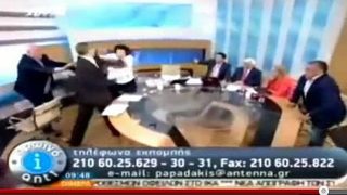 Говорителят на гръцките неонацисти наби жена в телевизионно студио