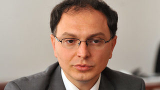 Бившият шеф <span class="highlight">на</span> комисията <span class="highlight">за</span> <span class="highlight">конфискация</span> купил <span class="highlight">на</span> занижени цени служебните си телефон и лаптоп