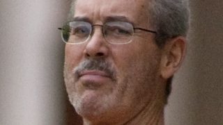 Прокурори поискаха 230 г. затвор за финансовия измамник Алън Станфорд