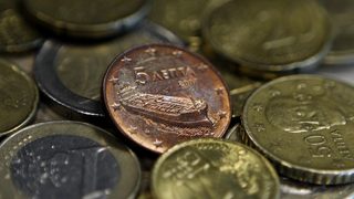 Reuters: Брюксел притиска Гърция да ликвидира банки