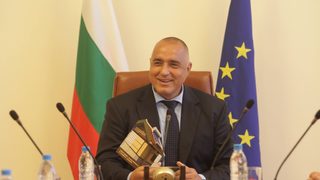 "Just a Perfect Day"*: Рожденикът Борисов откри шосе, сватоса министър и раздаде 67 млн. лв.