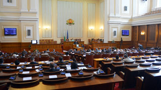 ГЕРБ: Тройната коалиция е виновна за поскъпването на тока; БСП иска компенсация на доходите на хората