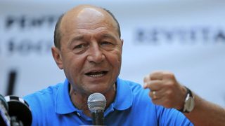 Управляващите в Румъния внесоха съдебни жалби срещу Бъсеску и лидери на опозицията