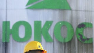 Русия трябва да плати компенсация за национализацията на ЮКОС