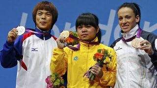 Състезателка от Казахстан стана шампионка във вдигането на тежести със световен рекорд