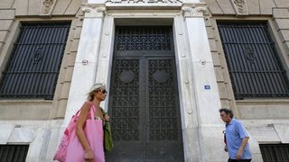 "Алфа банк" излезе с оферта за покупката на "Емпорики"