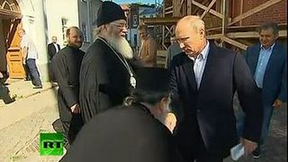 Защо монах от Македония целуна ръка на Путин