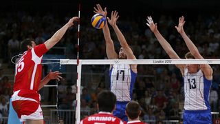 Българските волейболисти загубиха с 1:3 от Русия и ще играят за бронза