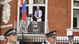 Асандж е заплашвал със съд заради документален филм за WikiLeaks