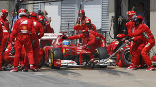 "Ферари" тества новия си V6 двигател за F1 на дино стенд
