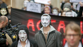 Хакер от <span class="highlight">Anonymous</span> повали над 10 млн. уебстраници