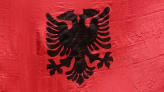 Трудното завръщане в родината на албански имигранти от Гърция