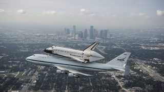 Фотогалерия: Совалката "<span class="highlight">Индевър</span>" и последният й полет