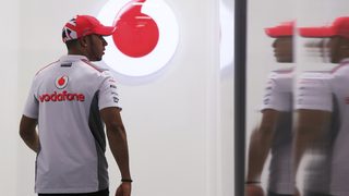 Сагата с Люис Хамилтън е на път да приключи в полза на "Макларън"