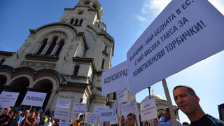 Надуването на полиетиленовия балон