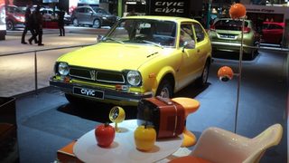 Автосалон Париж: Корейците уцелиха ваксата, японците я търсят