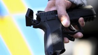 Чешкият президент влезе в болница след нападение с пластмасов пистолет