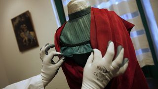Изложба показва за първи път дрехи на Фрида Кало, скрили нейната болка приживе