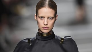 Фотогалерия: "Живанши" гледа назад, но не прекалено надалеч