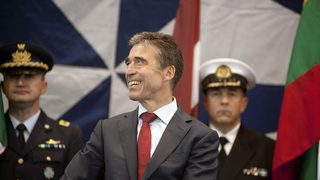 Мандатът на Расмусен начело на НАТО беше удължен с година
