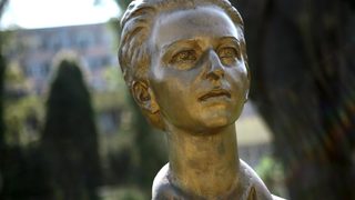 Каква ни е Людмила Живкова?