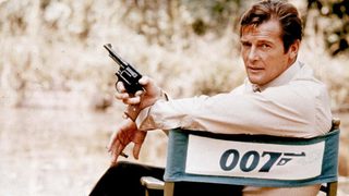 Фотогалерия: Роджър Мур - ''Джеймс Бонд'' на 85