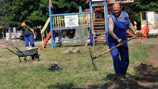 Франция разширява списъка с професии, достъпни за българи и румънци