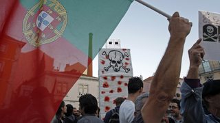 Португалия не трябва да вдига данъците, предупреди МВФ