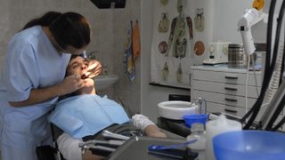 Почти всеки българин страда от <span class="highlight">кариес</span>